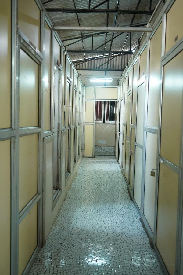 Sharda Residency Hotel Мумбай Екстериор снимка