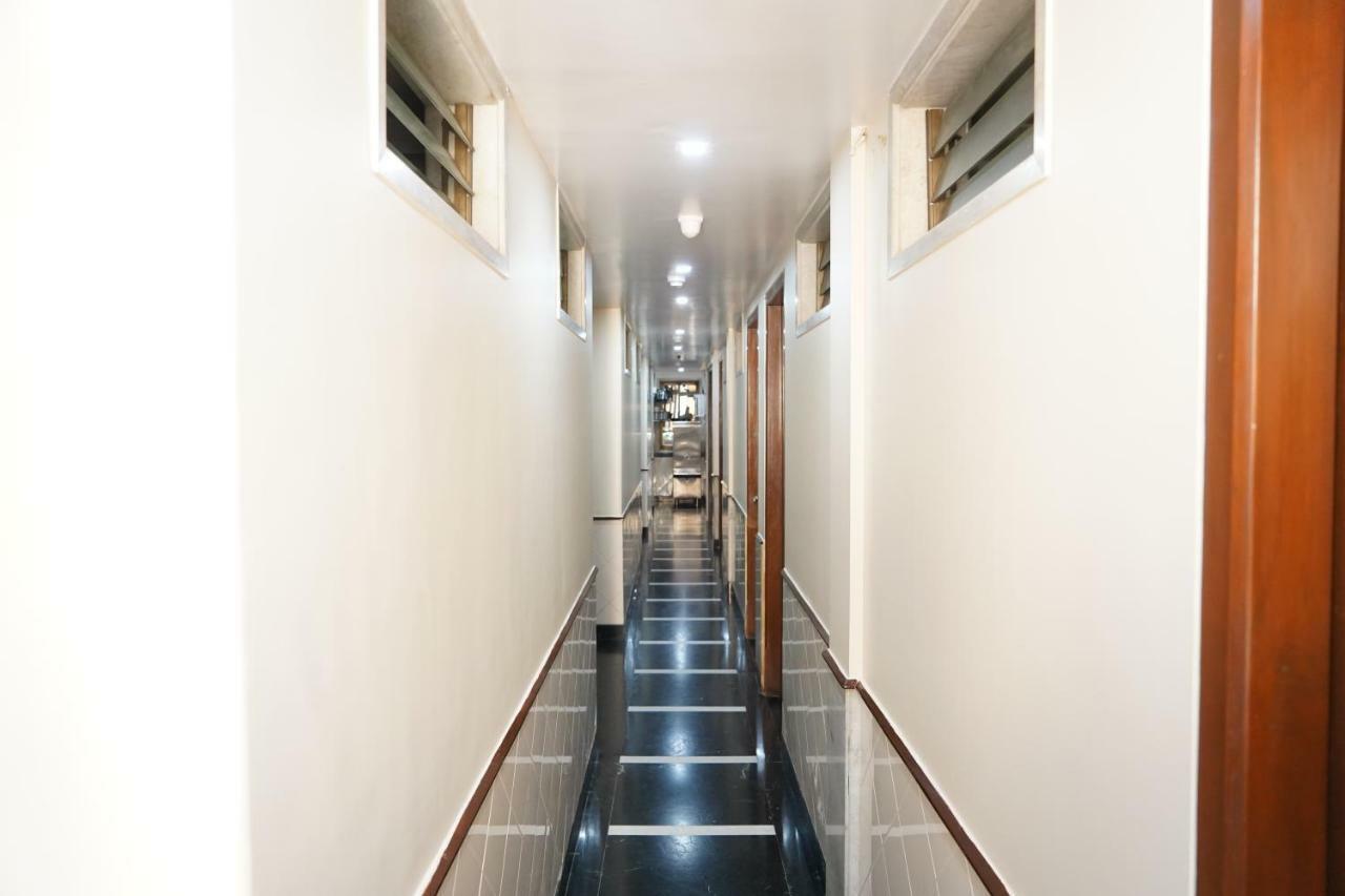 Sharda Residency Hotel Мумбай Екстериор снимка