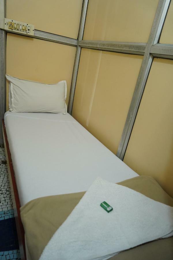 Sharda Residency Hotel Мумбай Екстериор снимка