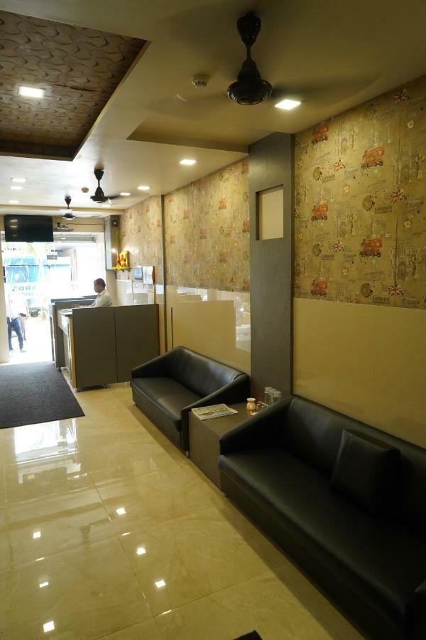 Sharda Residency Hotel Мумбай Екстериор снимка