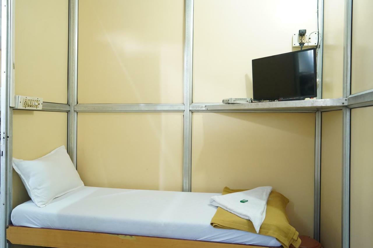 Sharda Residency Hotel Мумбай Екстериор снимка
