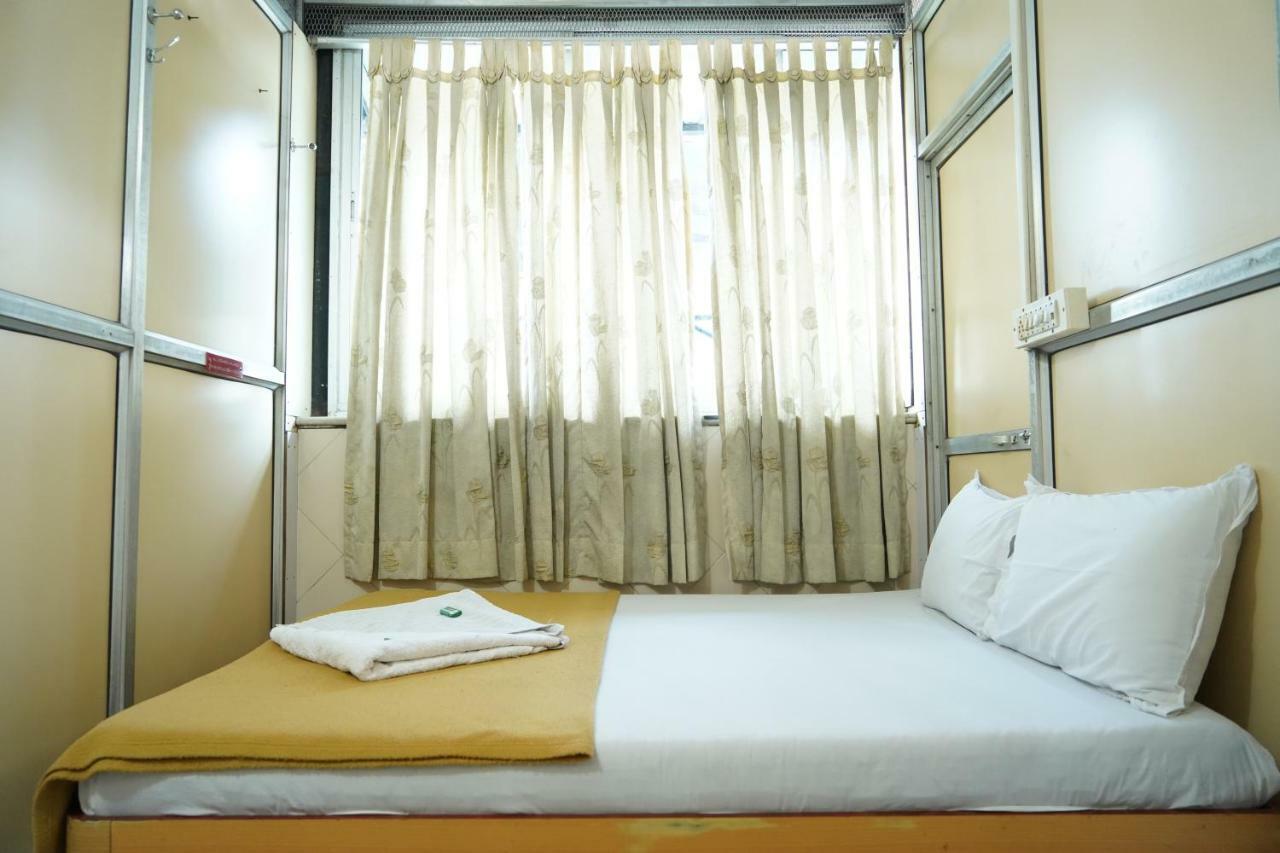 Sharda Residency Hotel Мумбай Екстериор снимка