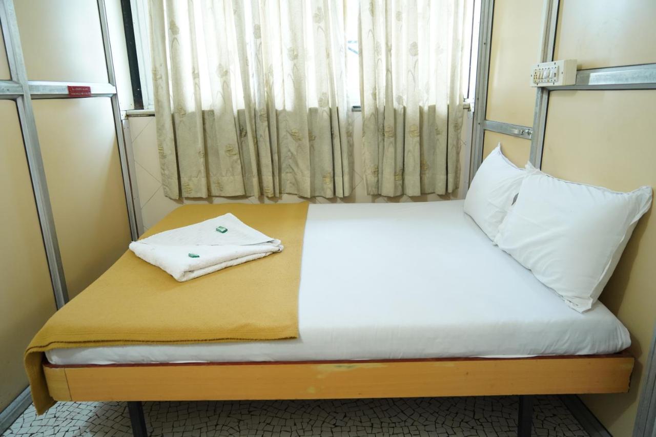 Sharda Residency Hotel Мумбай Екстериор снимка