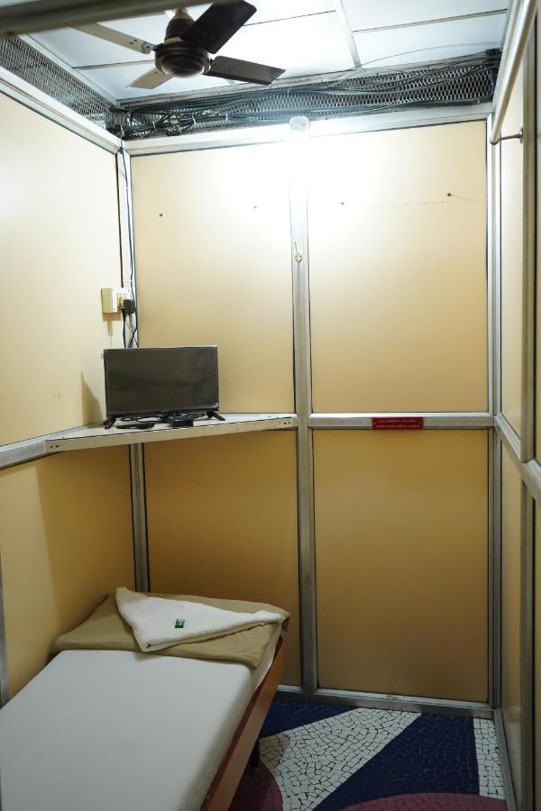 Sharda Residency Hotel Мумбай Екстериор снимка